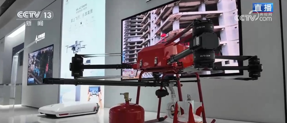 开年聚“智”互促双强 低空经济、智能网联、具身智能新技术齐聚“科技秀场”