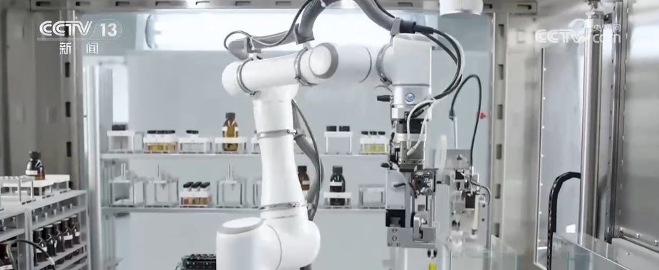 开年聚“智”互促双强 低空经济、智能网联、具身智能新技术齐聚“科技秀场”