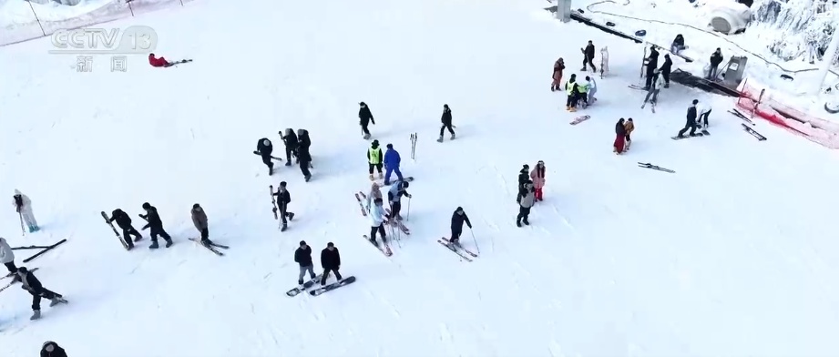 “滑雪+”激活复合式需求释放消费潜力 创新场景“错峰夜滑”“南国雪乡”圈粉留人 “滑雪+”激活复合式需求释放消费潜力 创新场景“错峰夜滑”“南国雪乡”圈粉留人