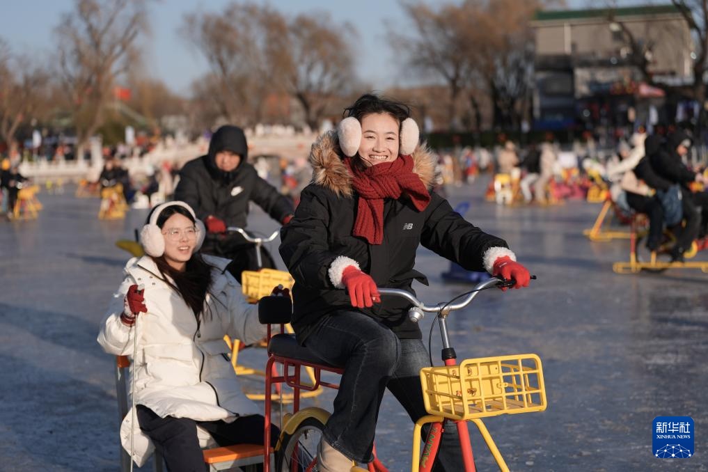 北京：什刹海前海冰场正式营业