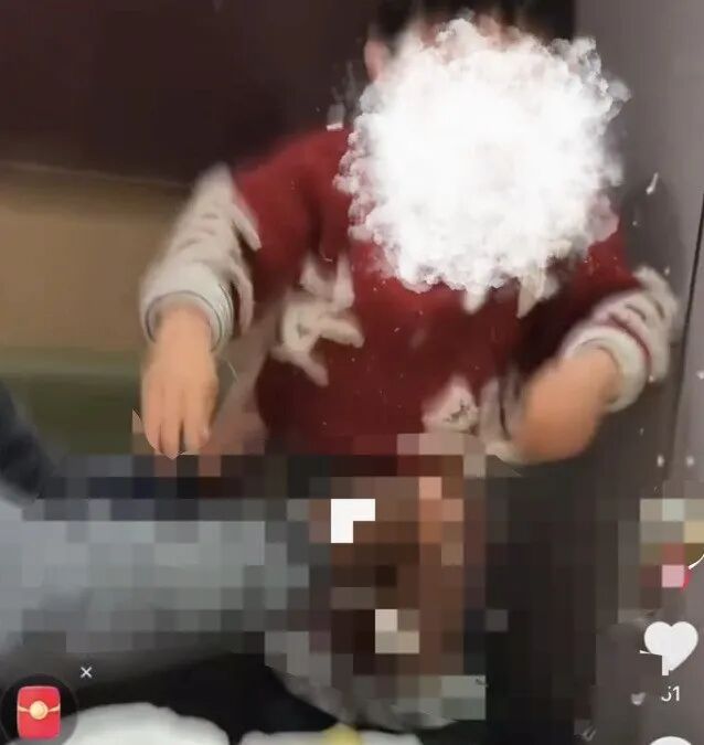 幼童将纸尿裤扔进火锅,海底捞回应 幼童将纸尿裤扔进火锅,海底捞回应