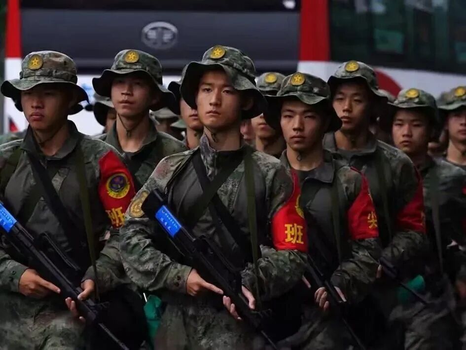 清华“飞班”陈秀虎火了,网友:帅,是他最不值得一提的优点! 清华“飞班”陈秀虎火了,网友:帅,是他最不值得一提的优点!