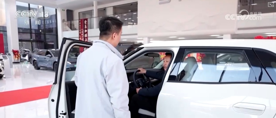 政府补、企业让,百姓乐享“焕”新!“真金白银”实惠助推跨场景消费再掀热潮 政府补、企业让,百姓乐享“焕”新!“真金白银”实惠助推跨场景消费再掀热潮