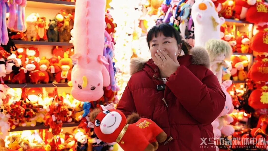 义乌又出“爆款”！“哭哭马”意外走红！老板娘：别催了，加开生产线了