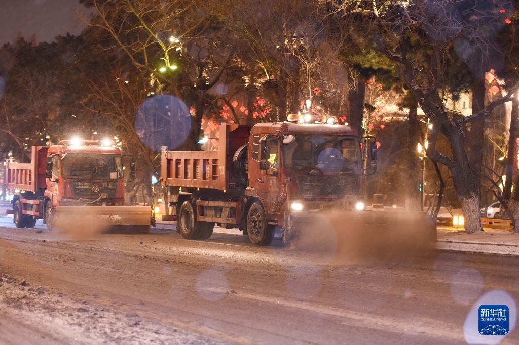 长春:积极应对降雪降温 长春:积极应对降雪降温
