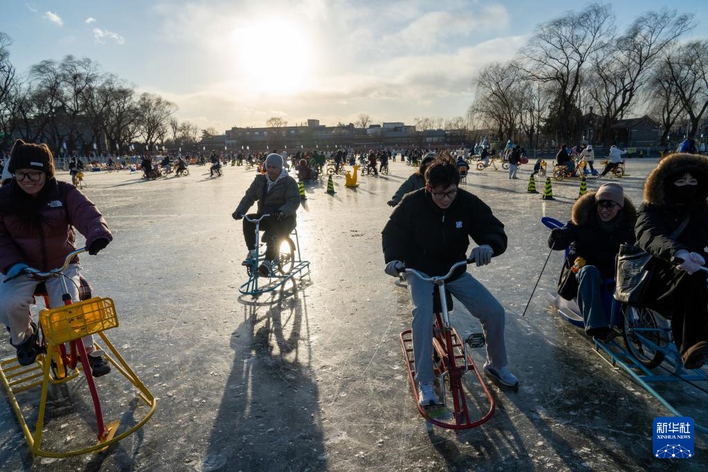 北京：什刹海前海冰场正式营业