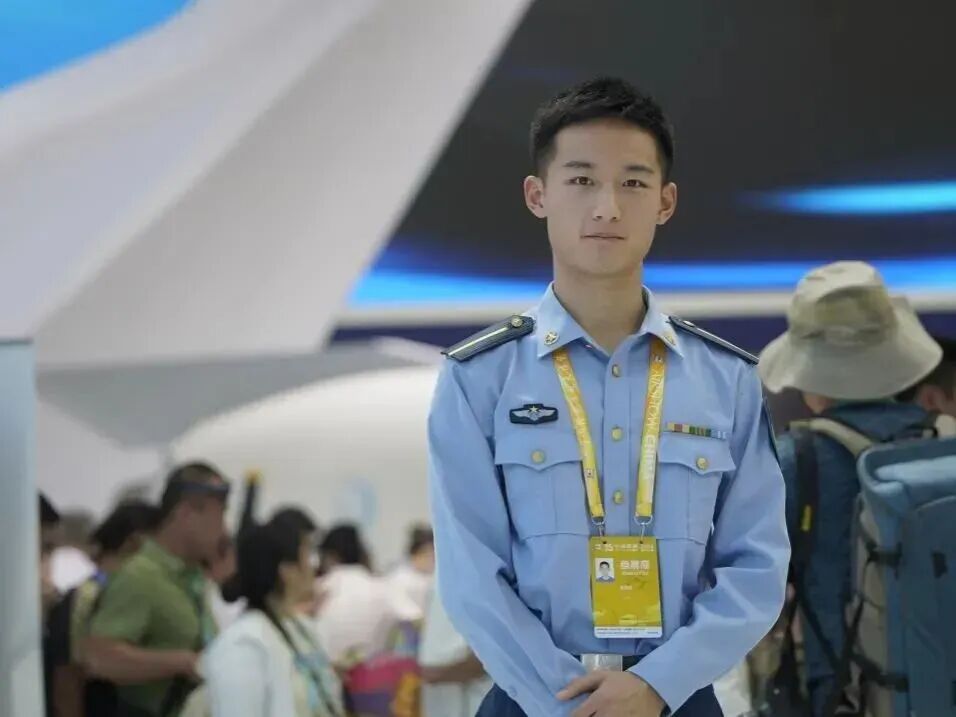 清华“飞班”陈秀虎火了,网友:帅,是他最不值得一提的优点! 清华“飞班”陈秀虎火了,网友:帅,是他最不值得一提的优点!