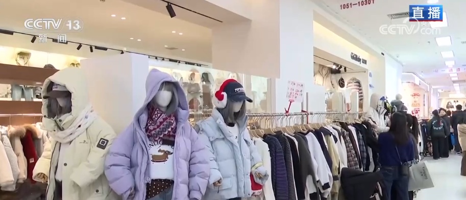 国潮点亮“年经济”服装消费热力足 “新中式”走俏马年主题配饰热销 国潮点亮“年经济”服装消费热力足 “新中式”走俏马年主题配饰热销