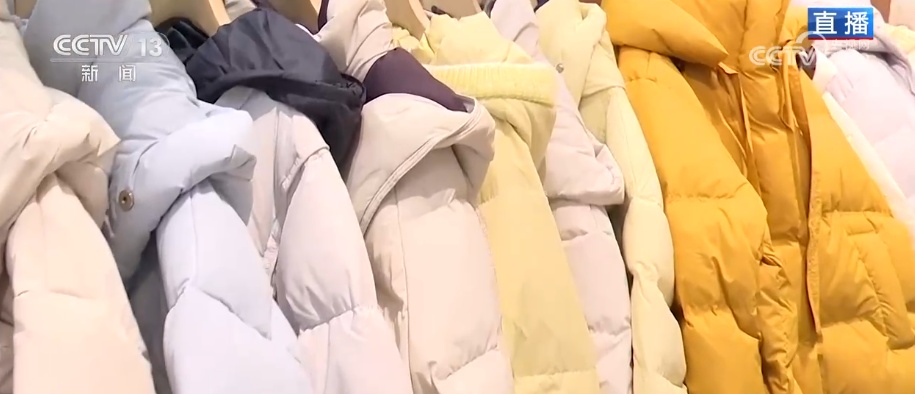 国潮点亮“年经济”服装消费热力足 “新中式”走俏马年主题配饰热销 国潮点亮“年经济”服装消费热力足 “新中式”走俏马年主题配饰热销