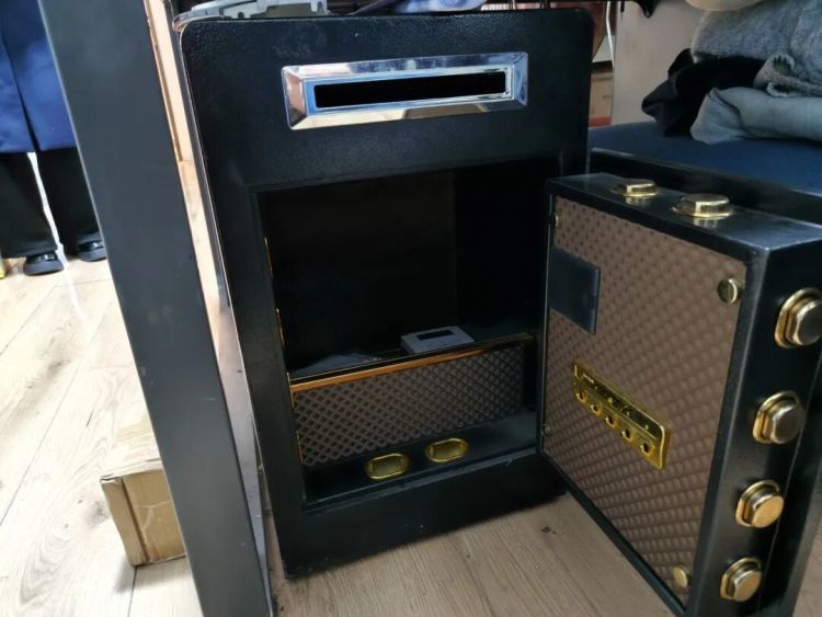 台州警方揪出一名“家贼”！偷了7000余元现金，当晚输精光