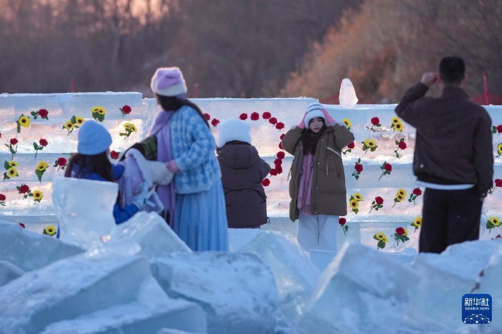 哈尔滨:“钻石海” 浪漫赏落日 哈尔滨:“钻石海” 浪漫赏落日