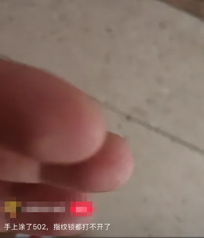 男子崩溃求救：有家难回！根本进不了门……冬天很多人都遇到过“狠狠共情了”