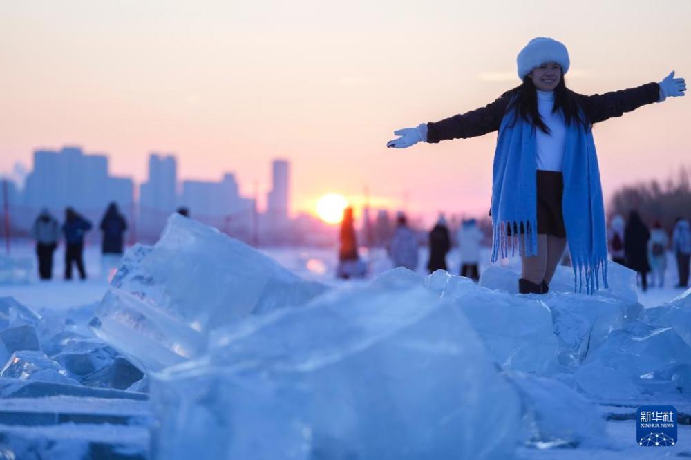 哈尔滨:“钻石海” 浪漫赏落日 哈尔滨:“钻石海” 浪漫赏落日