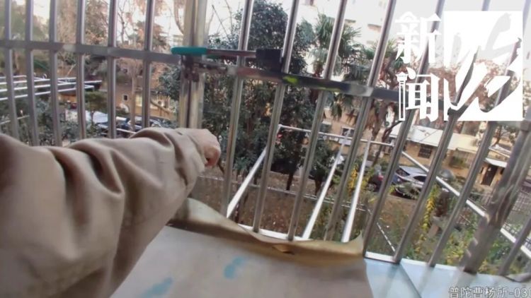 上海一居民醒来被惊到！眼前一片红色纸钞，“这是真的钞票啊……”