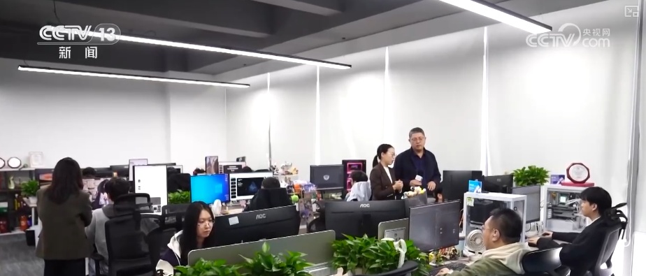 打造“万辆级”产能催生“万亿级”赛道 “看不见”的产业链助推低空经济飞得更高