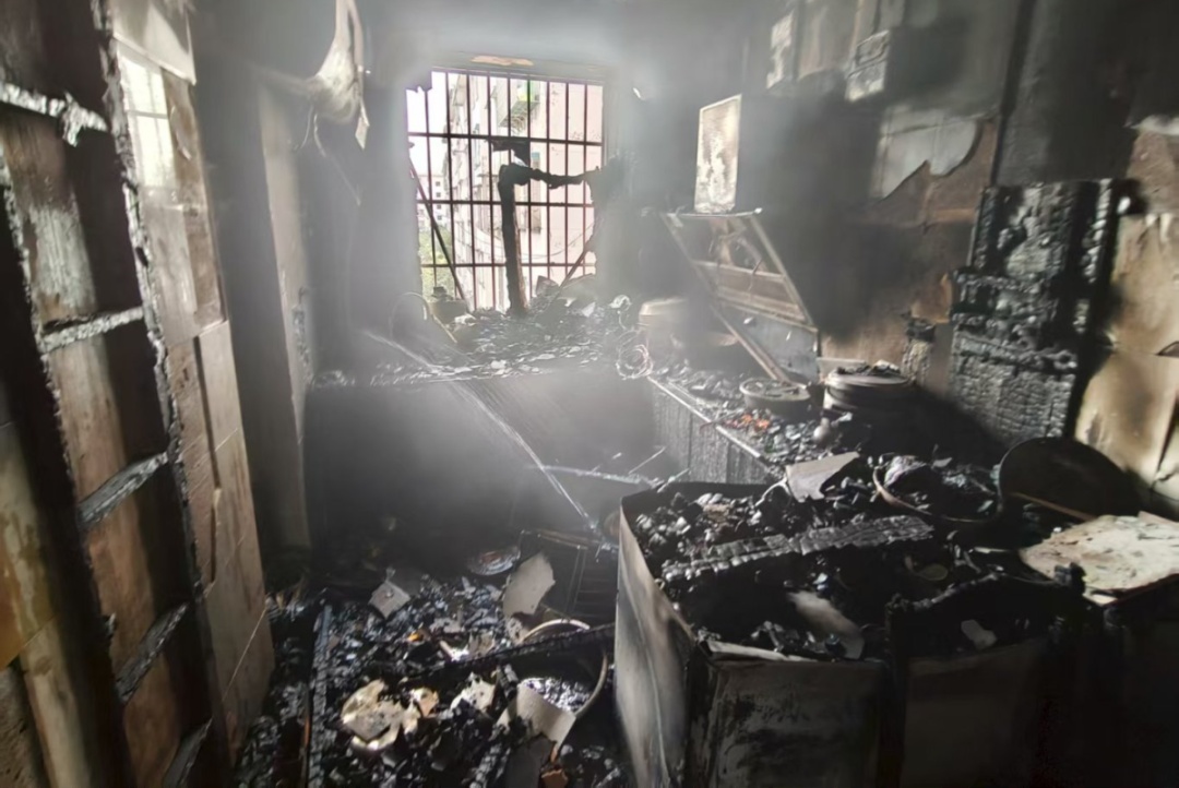 家中无人却冒浓烟?破门后这一幕让人脊背发凉…… 家中无人却冒浓烟?破门后这一幕让人脊背发凉……