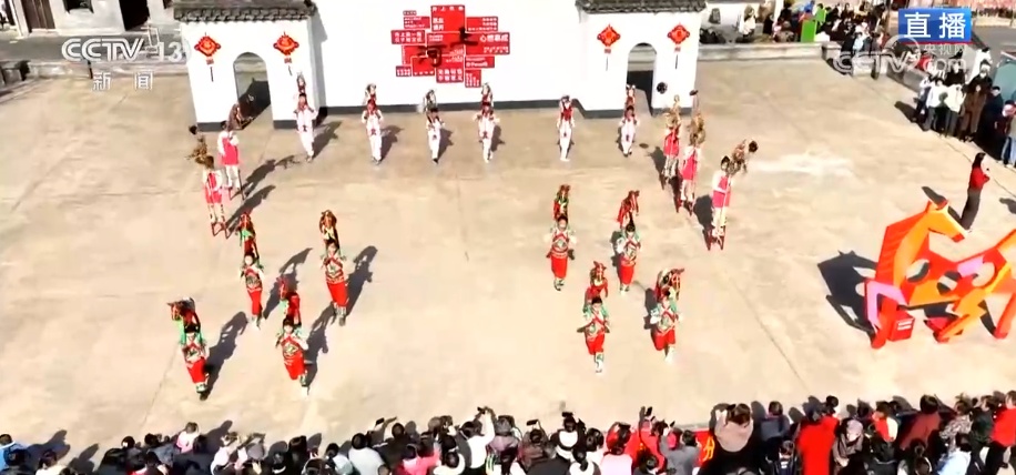 新年伊始消费升温年货市集火热 “顶流”美食满足味蕾活跃经济