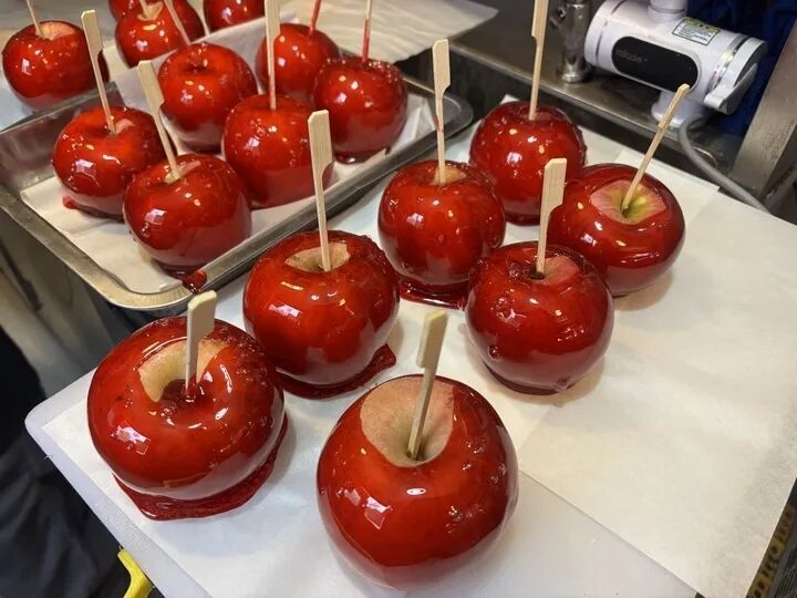 从3元一斤到15元一杯，苹果糖、苹果饮品、苹果酸奶夹……在济南火了