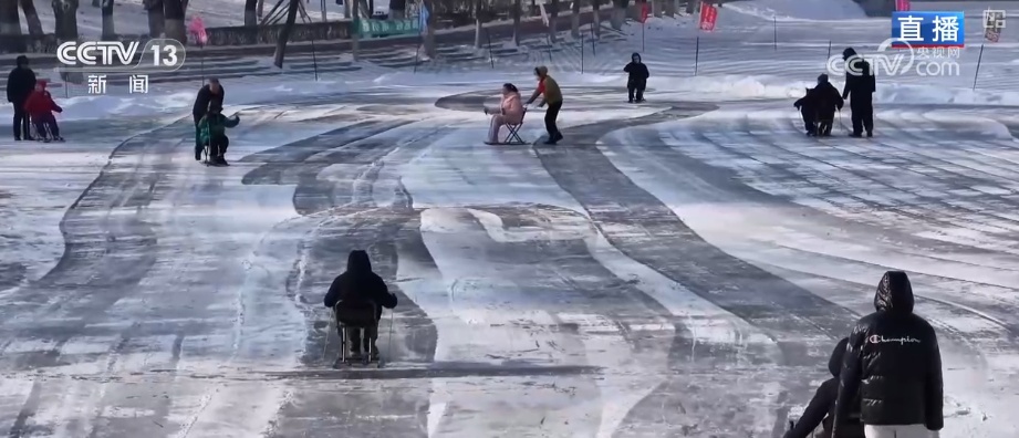 “冷冰雪”增添惠民亮色点燃冬日热情 “云端”滑雪打开玩冰嬉雪南方“限定体验”