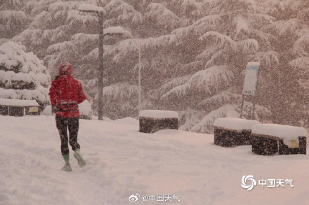 威海的雪下到模糊