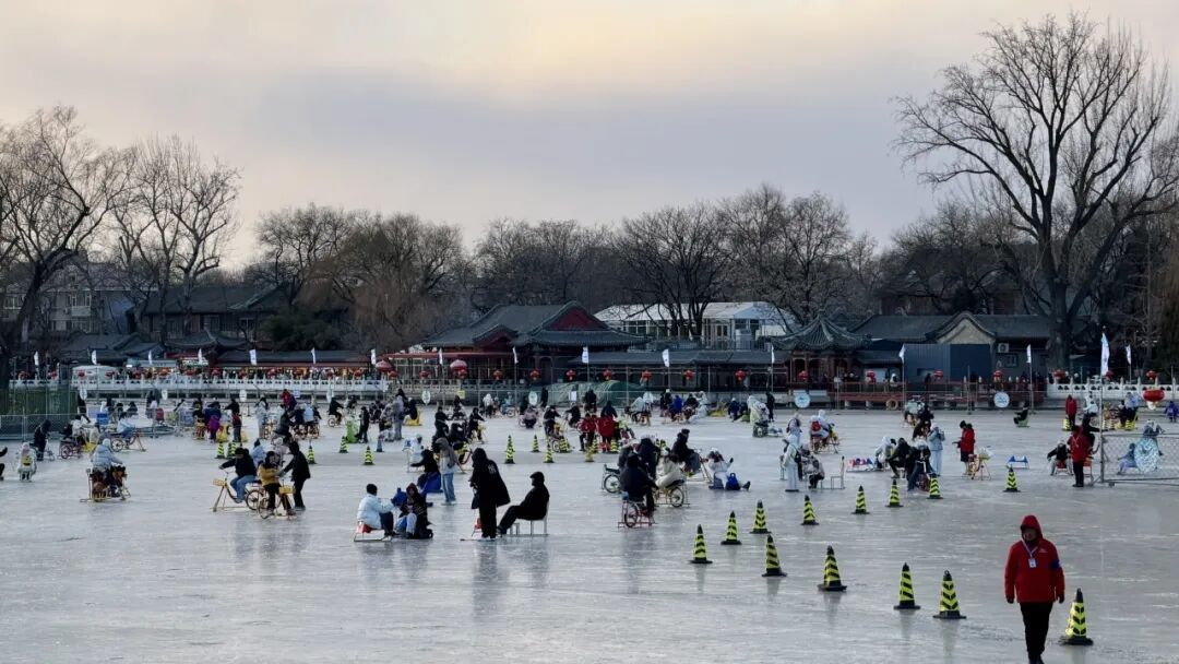是时候了!来什刹海前海冰场“呲溜溜” 是时候了!来什刹海前海冰场“呲溜溜”