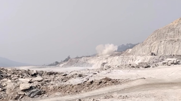 鱼塘清淤时发现炮弹！梁先生立即报警