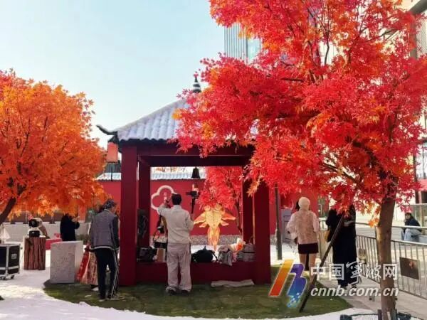 宁波首座地铁口庭院开放,每逢整点还有人造雪花 宁波首座地铁口庭院开放,每逢整点还有人造雪花