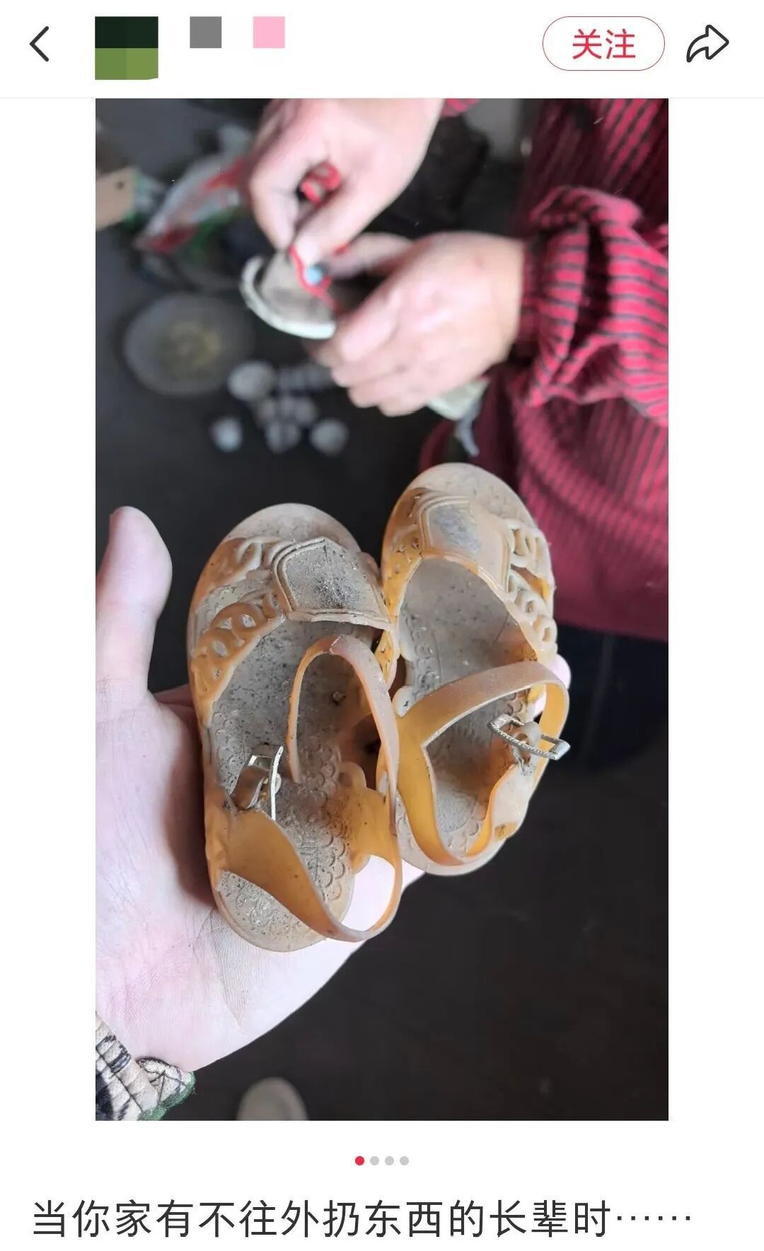 特别的“同款”照！女孩穿上妈妈儿时的衣服拍照 网友：像一场时空对话