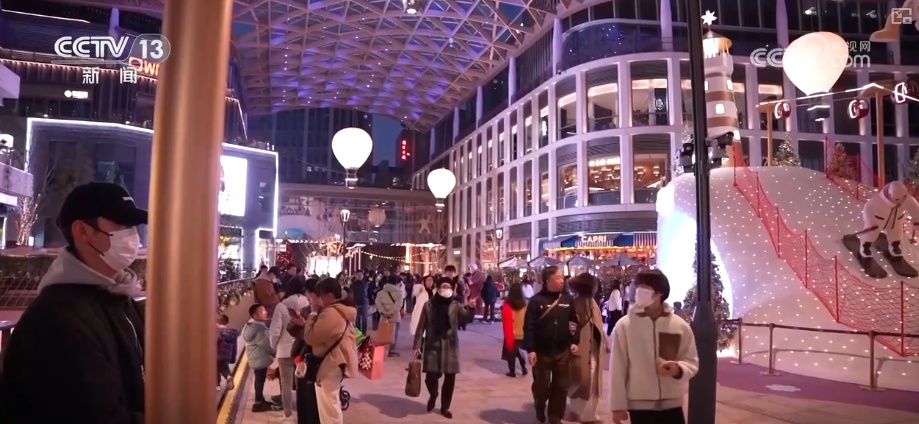 消费“升温”场景“上新” 各地节前市场热气升腾迎来“开门红”