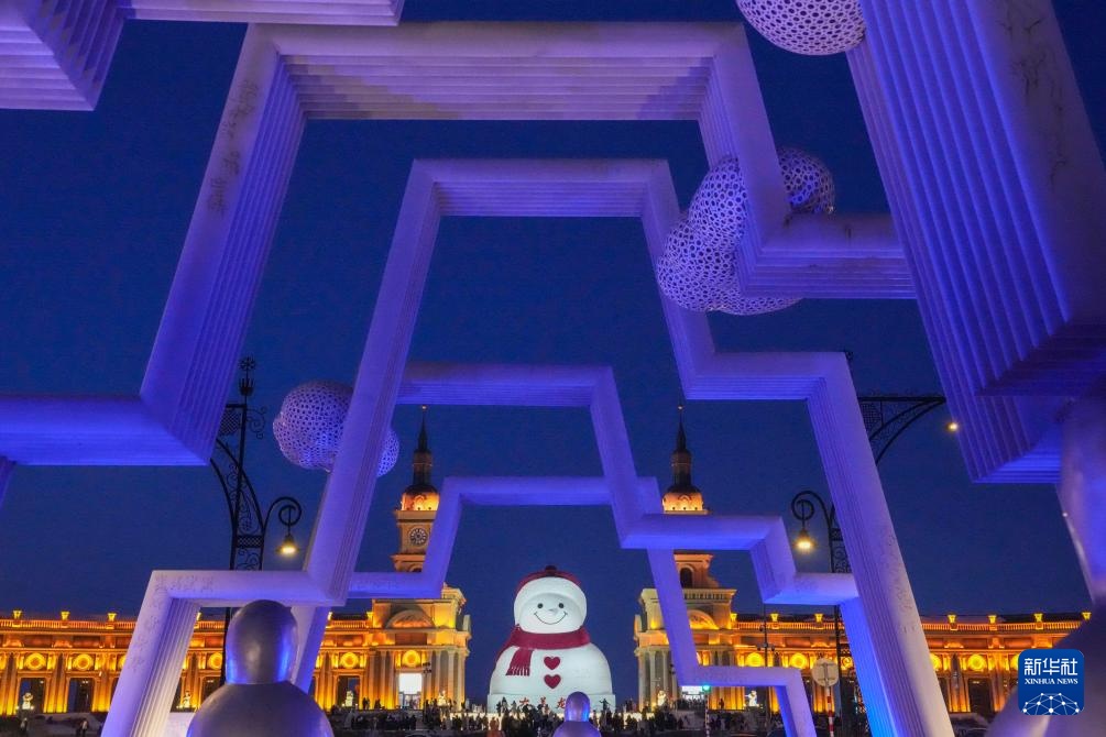 “尔滨”大雪人邂逅蓝调时刻