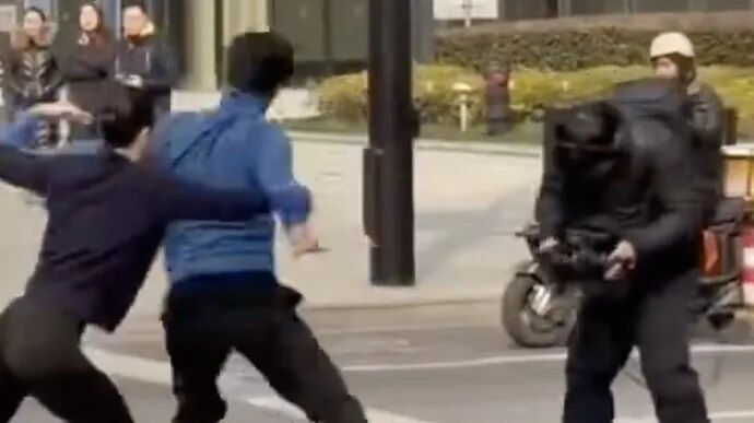 在斑马线上滞留跳舞!上海警方通报:4人被行政处罚 在斑马线上滞留跳舞!上海警方通报:4人被行政处罚