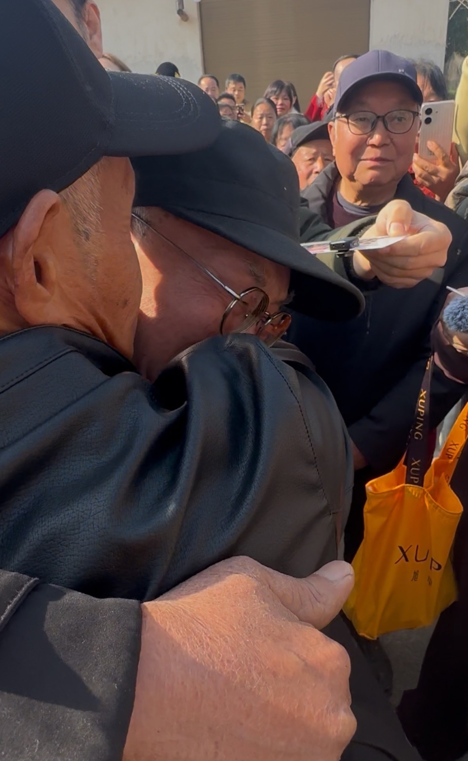 5岁走失72岁回家，两个哥哥还健在！大爷回湖南认亲，忘掉了乡音却找回了儿时的名字