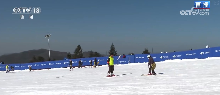 “冷冰雪”增添惠民亮色点燃冬日热情 “云端”滑雪打开玩冰嬉雪南方“限定体验”