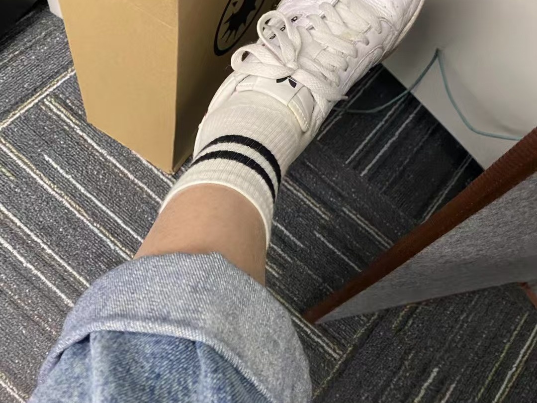 东北姑娘来浙江后崩溃了，穿3条加绒裤还冻到发抖！南方人冬天怎么保命，网友吵翻！