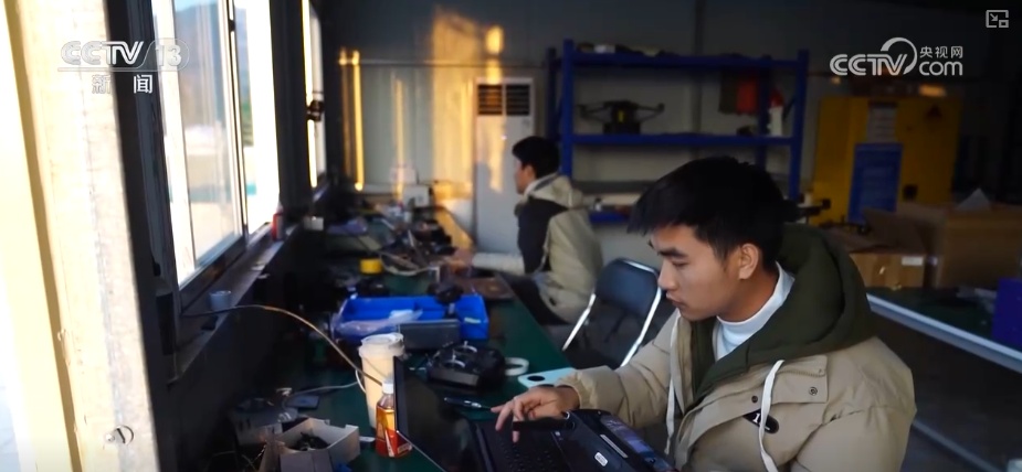 打造“万辆级”产能催生“万亿级”赛道 “看不见”的产业链助推低空经济飞得更高