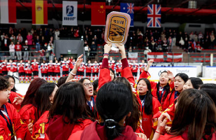 U18女冰世锦赛甲级B组中国队全胜夺冠升组 U18女冰世锦赛甲级B组中国队全胜夺冠升组