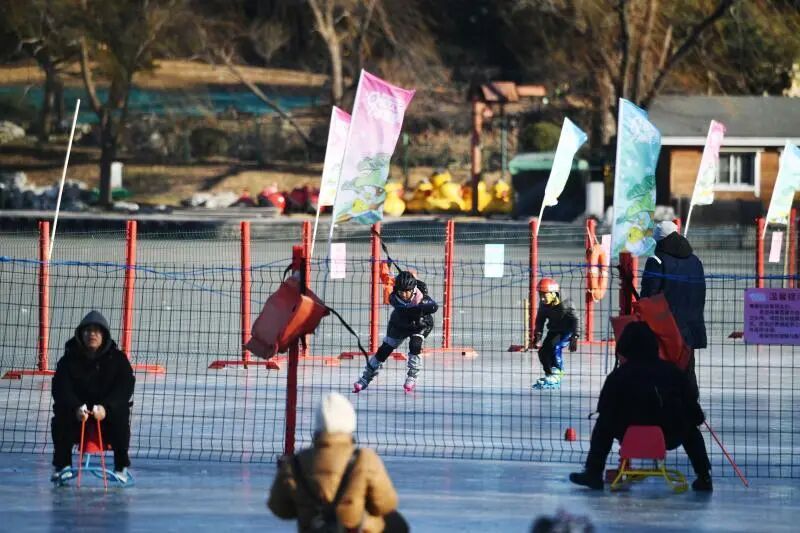 “哧溜……”听，这是北京冬天最快乐的声音