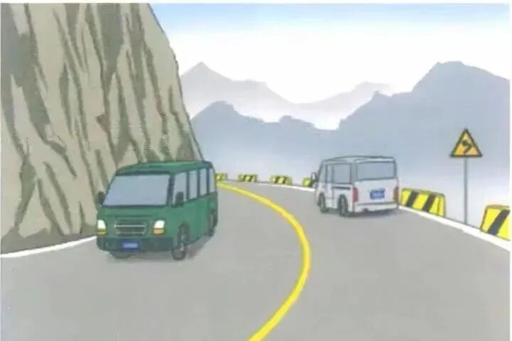 清晨驾车冲入路边沟渠！驾车途经农村道路一定要注意这些……