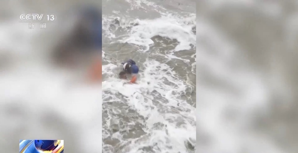 13岁女孩冰窟救男童 中央政法委通报表扬