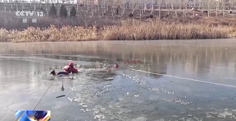 13岁女孩冰窟救男童 中央政法委通报表扬