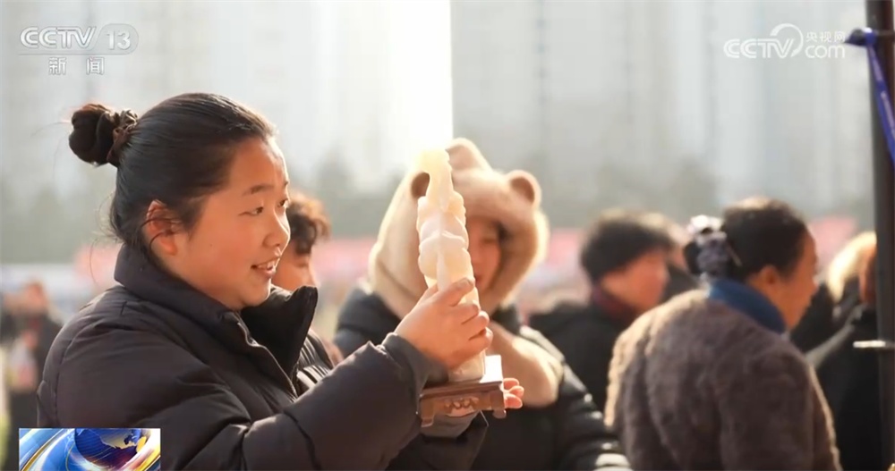 各地“年货市场+特色市集”火热开启 “年经济”热度蔓延涌动消费活力