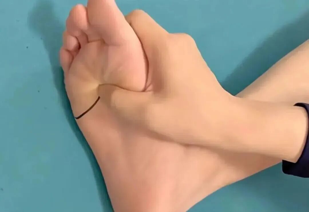 睡了等于没睡！长期这样睡觉的人，会导致大脑加速衰老、全身炎症水平上升