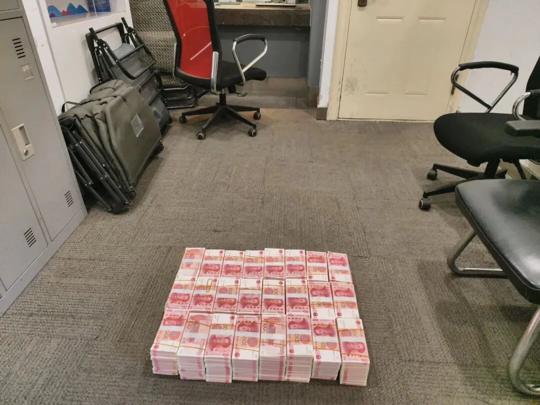 女子要取240万元现金给外甥当“订婚彩礼”，民警苦劝5小时