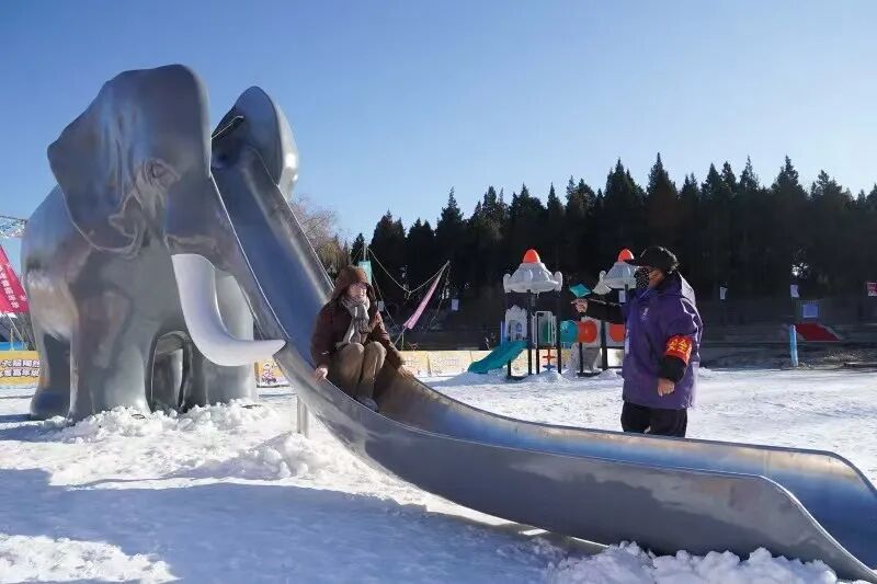 “哧溜……”听，这是北京冬天最快乐的声音