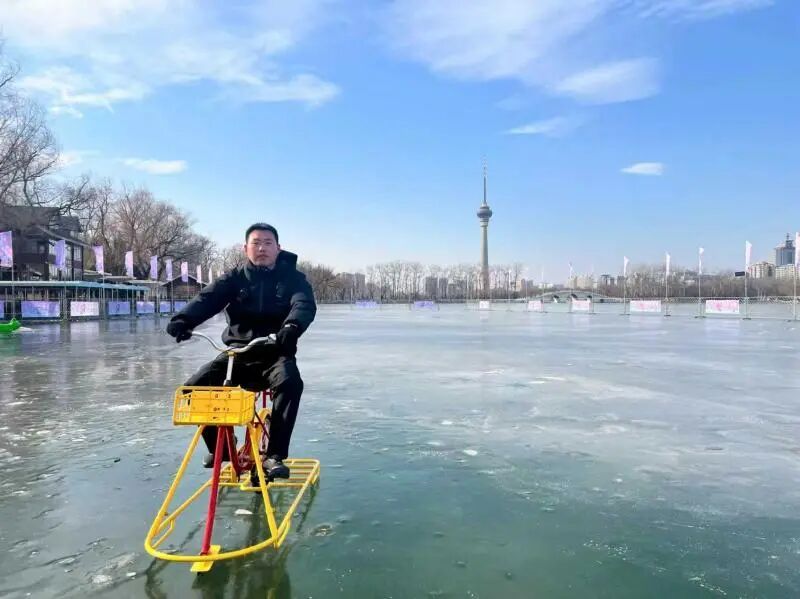 “哧溜……”听，这是北京冬天最快乐的声音