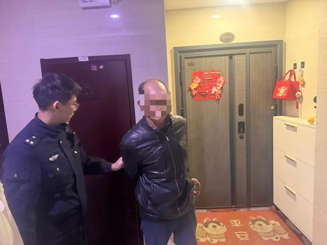 家中进贼,现金和首饰都被偷走!业主无语至极:就在我装的监控前面偷 家中进贼,现金和首饰都被偷走!业主无语至极:就在我装的监控前面偷