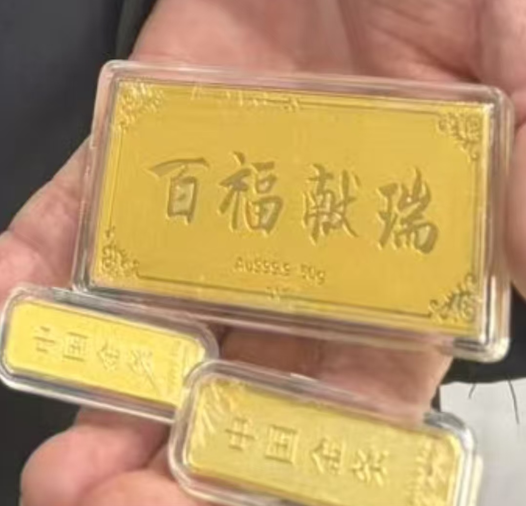 民警紧急拦截2罐咸菜，里面居然有……