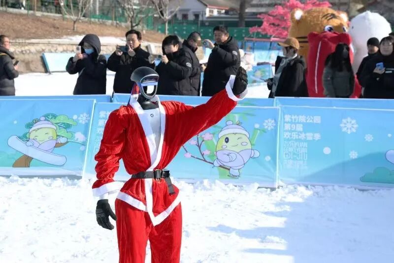 “哧溜……”听，这是北京冬天最快乐的声音