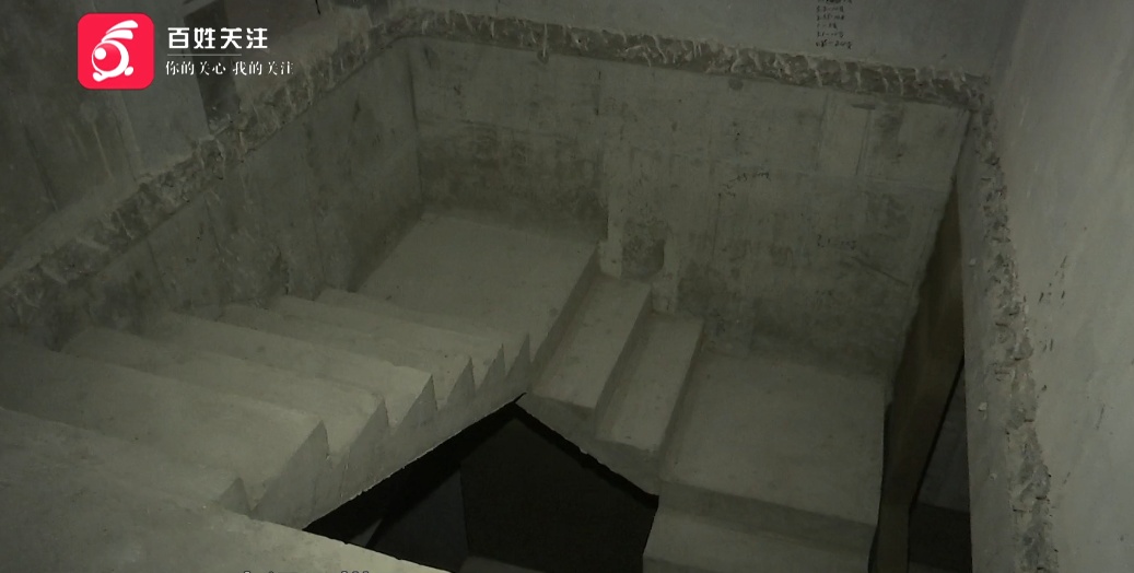 贵阳一小区停车场出现“暗门”，打开后竟发现……业主：牵扯到33层楼住户的安全！