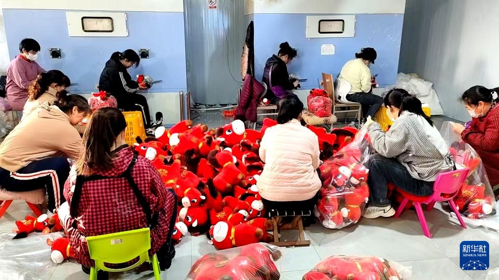 浙江义乌：“哭哭马”意外走红成爆款玩具